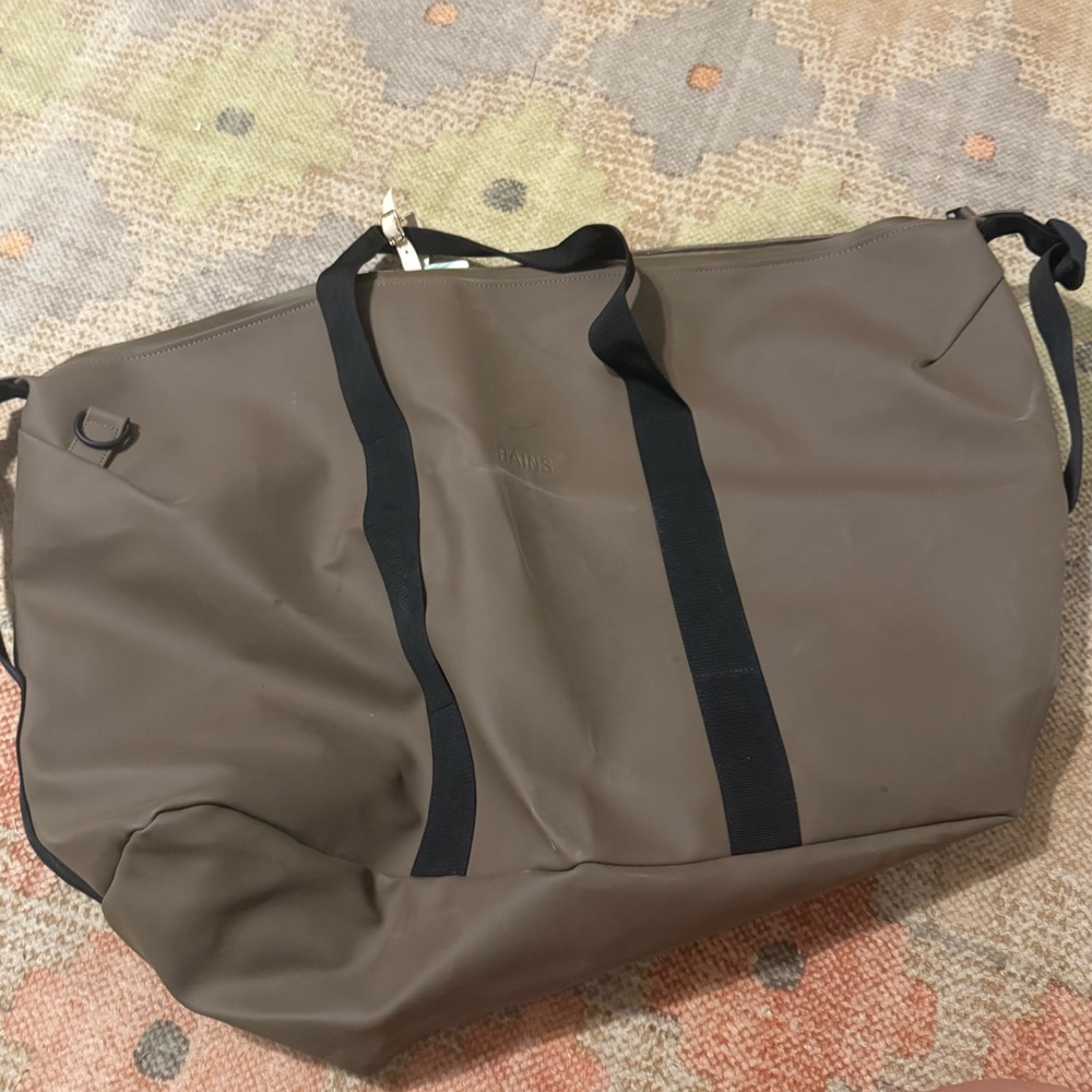 RAINS Hilo Weekender Bag